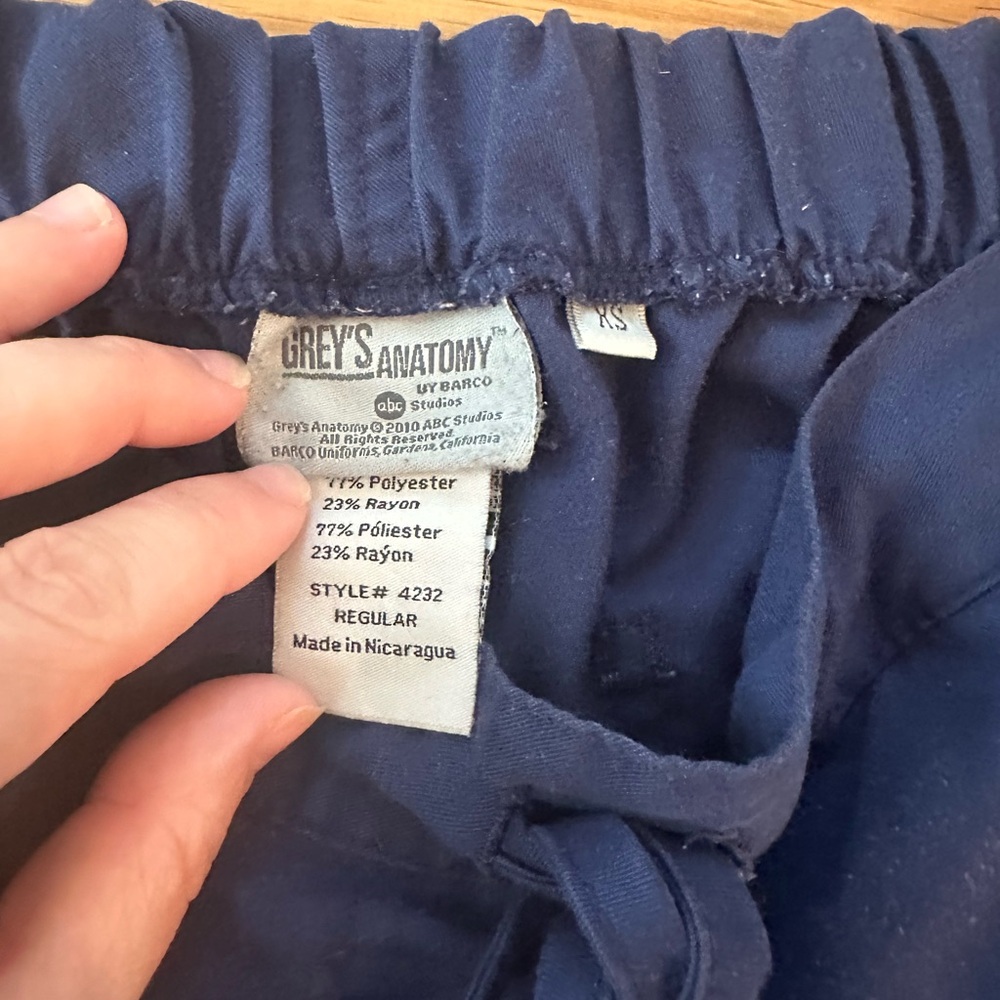 Grey’s Anatomy 3 sets of scrubs black, grey and navy blue bottoms XS tops S - Picture 7 of 11